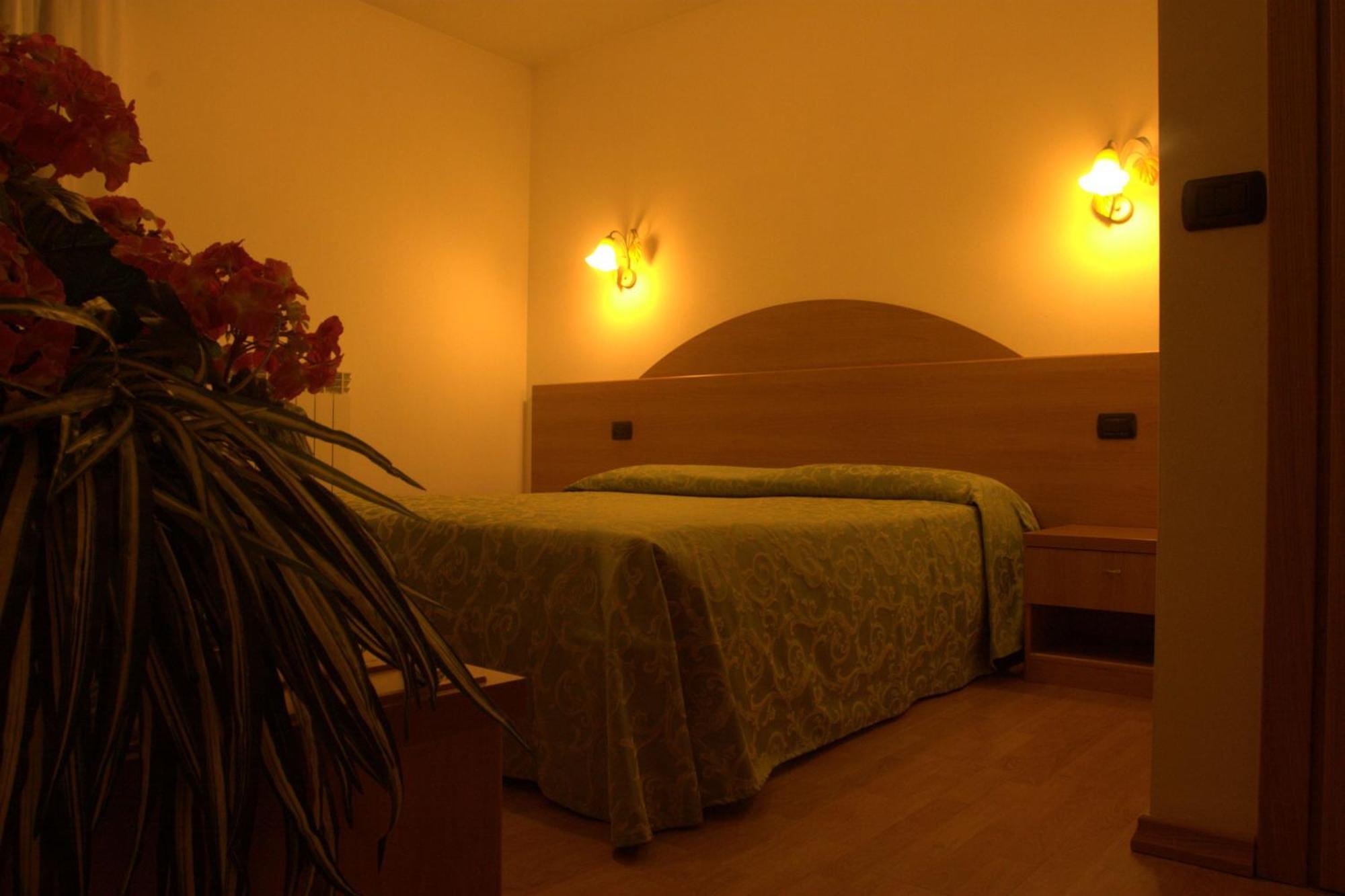 Hotel Denny Pinzolo Εξωτερικό φωτογραφία